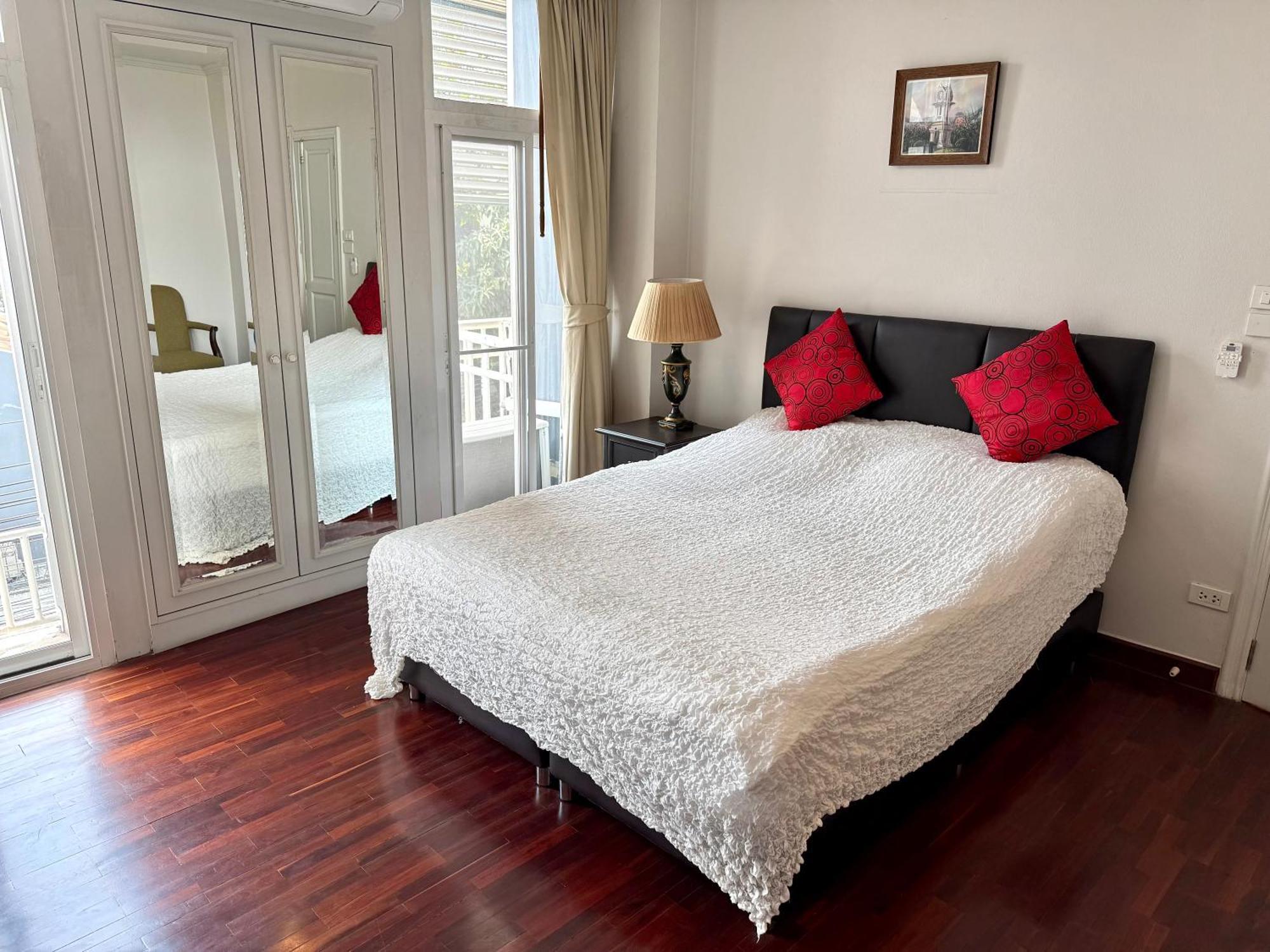 Samsen Suites/ 2 Br Suites for less Bangkok Eksteriør bilde