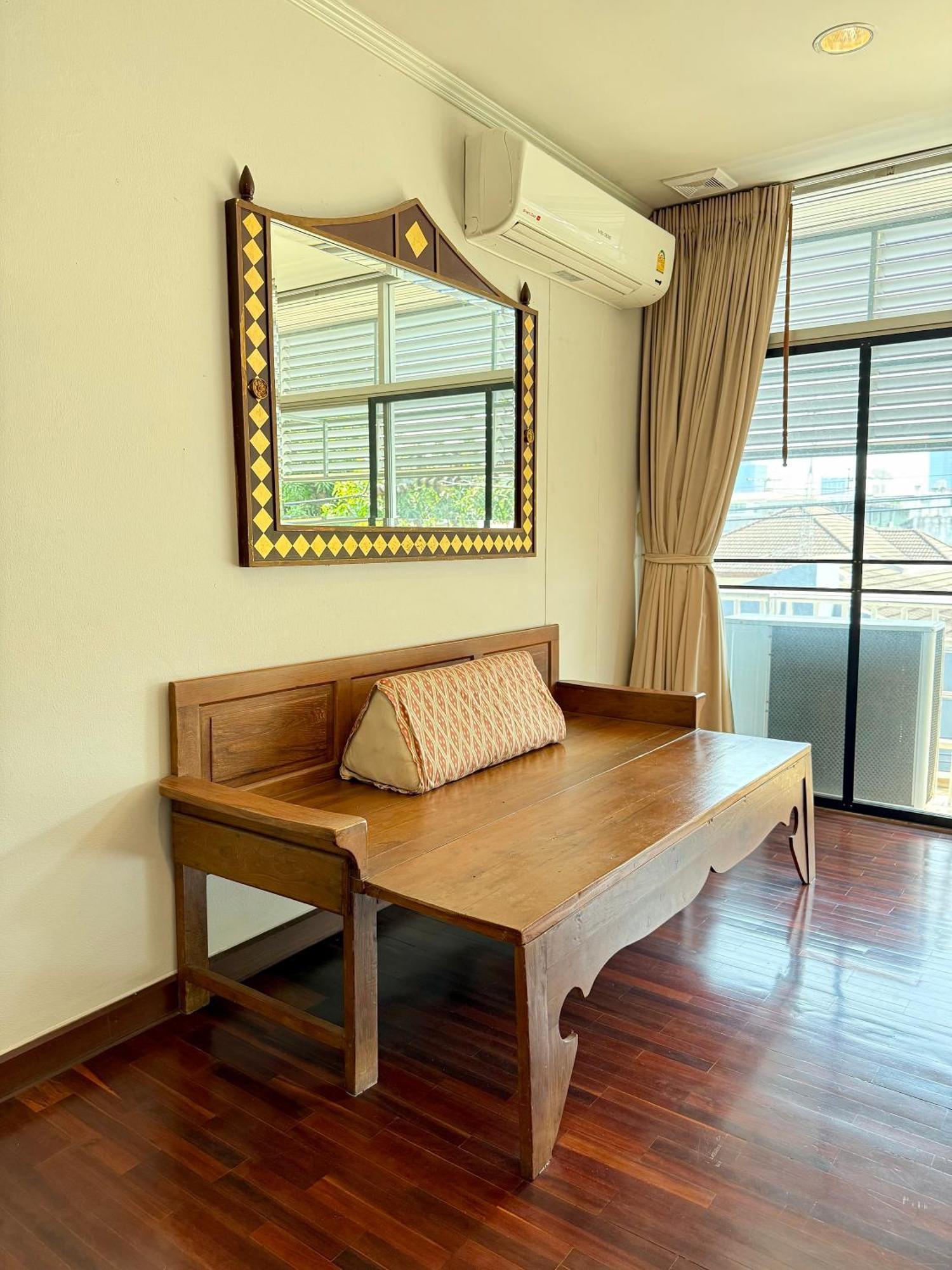 Samsen Suites/ 2 Br Suites for less Bangkok Eksteriør bilde