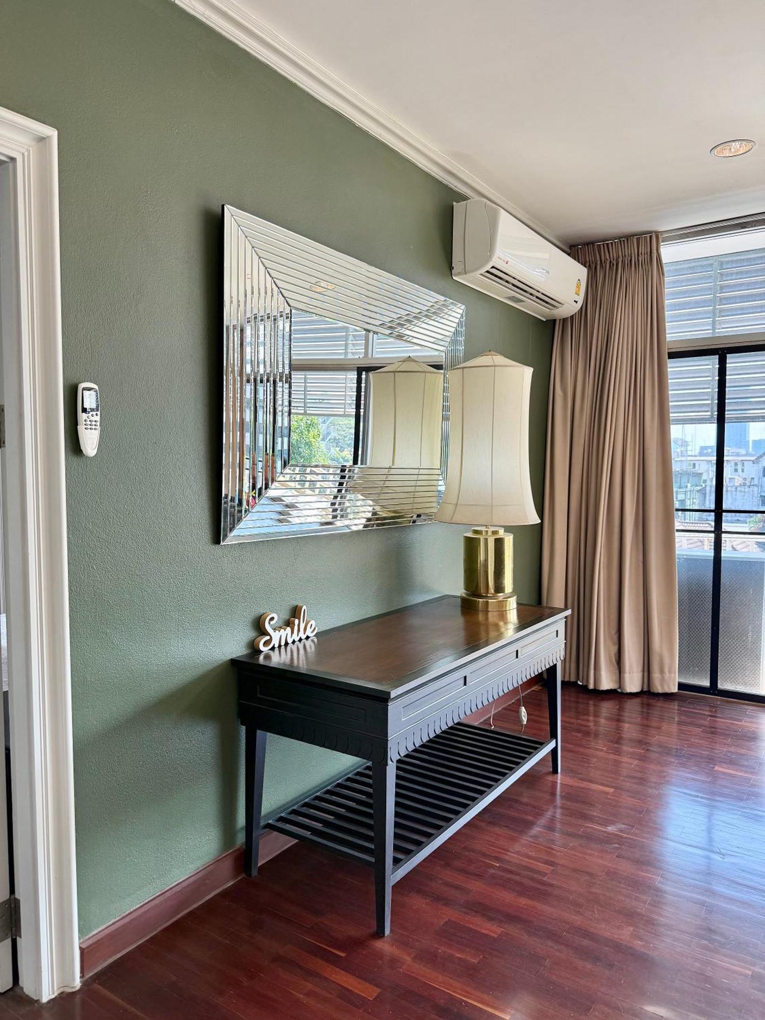 Samsen Suites/ 2 Br Suites for less Bangkok Eksteriør bilde